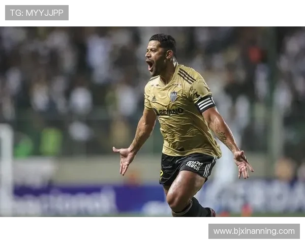 胡尔克任意球梅开二度仍难挽败局怒斥裁判鼓掌竟遭黄牌